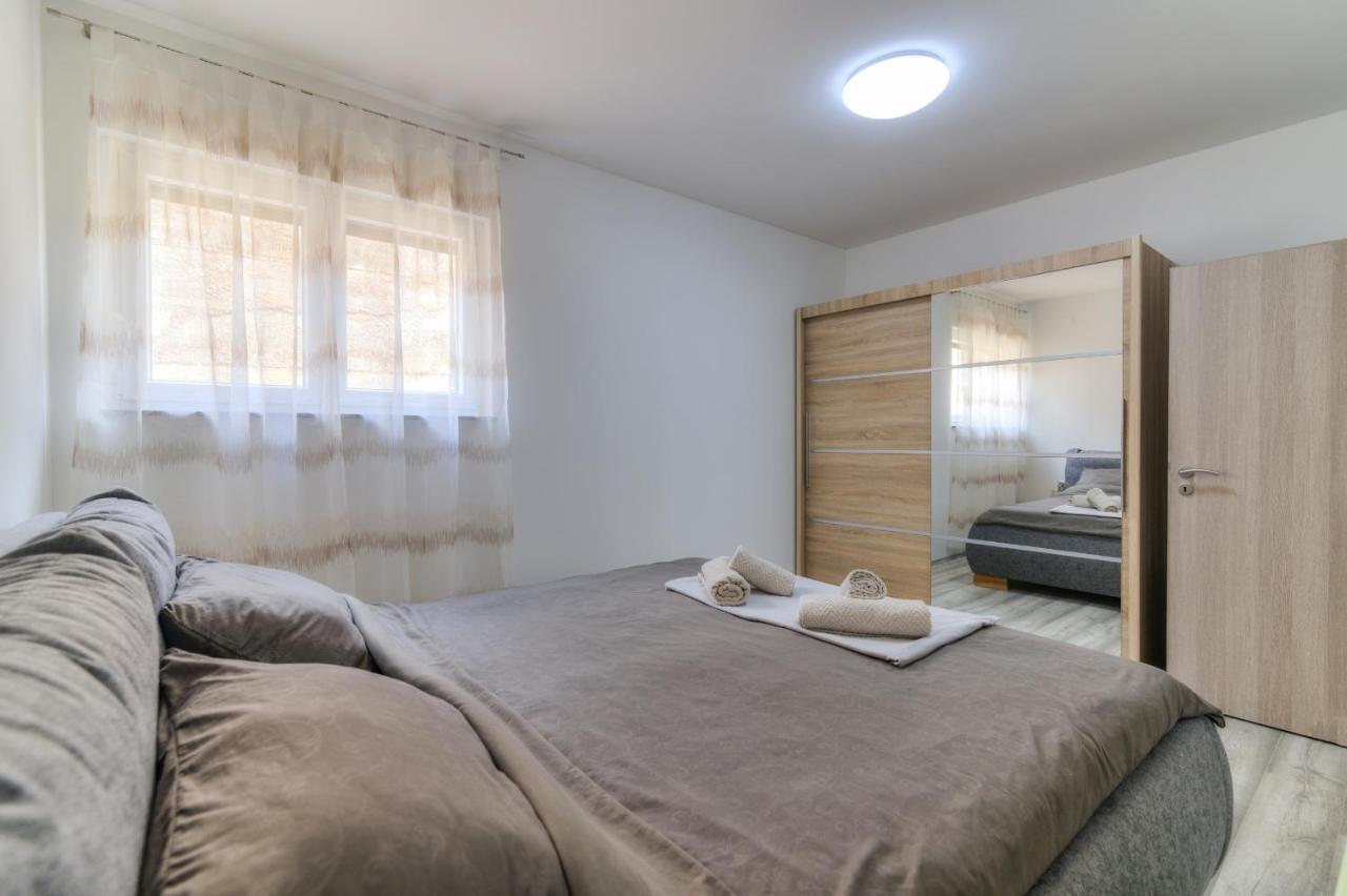 Apartment Luka Senj  Esterno foto
