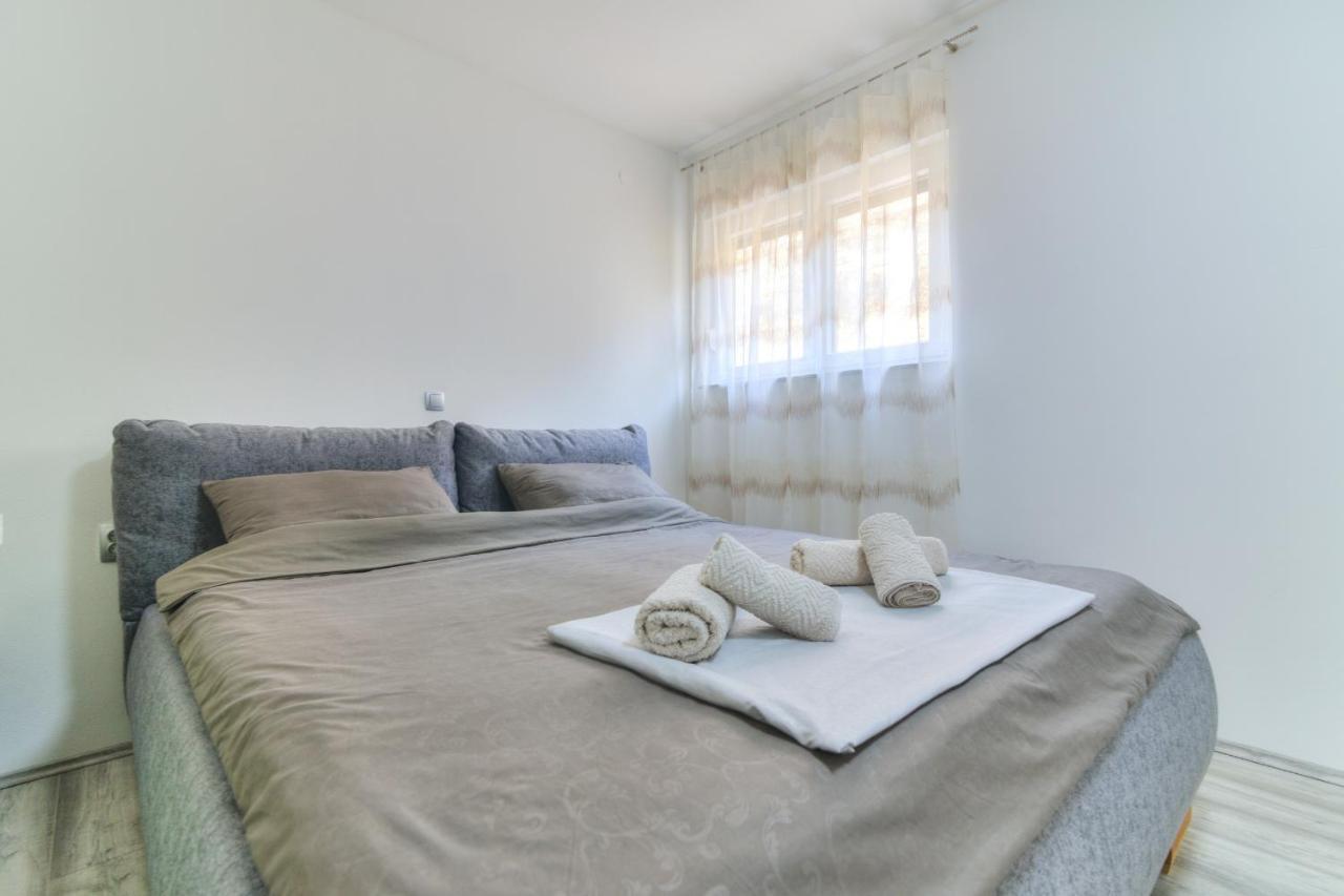Apartment Luka Senj  Esterno foto